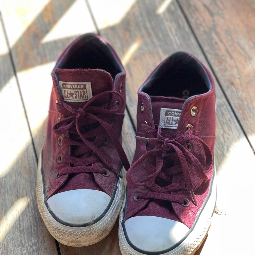 ✨CONVERSE✨ maroon, womans 9